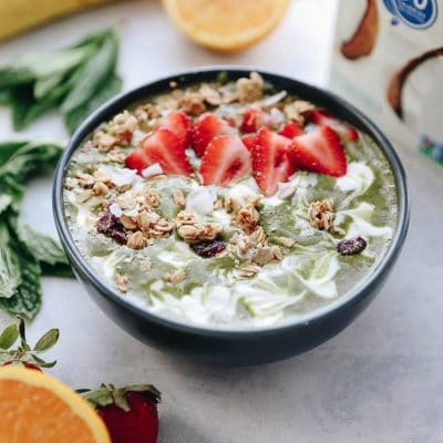 Craving a healthy and refreshing breakfast? This Matcha Mint Smoothie bowl is packed full of healthy ingredients like matcha, spinach, fresh mint and coconut milk for a deliciously filling breakfast recipe.